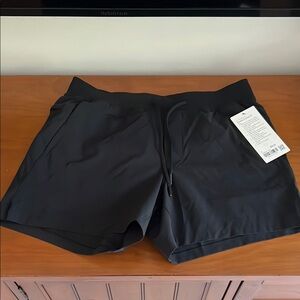 Lululemon Zeroed in Shorts NWT